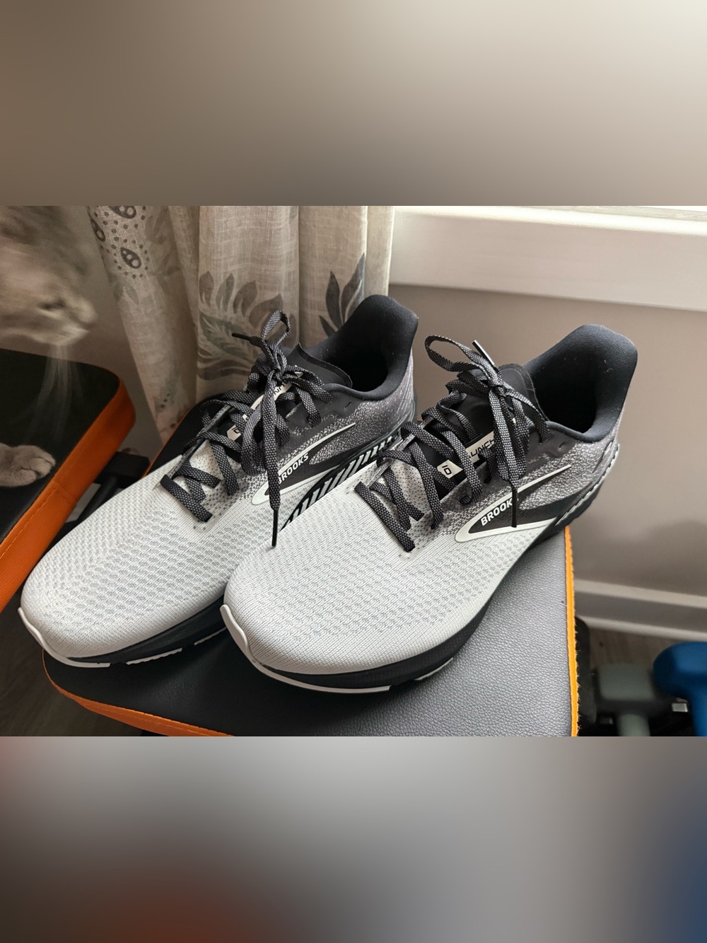 Brooks Men's Running Shoes - Black & Light Gray
